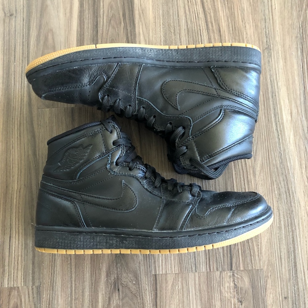 Jordan 1 Black Gum Bottom 9.5
